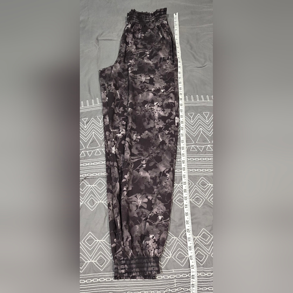 Athleta Savannah Floral Jogger Size 4/Tall - Picture 2 of 9